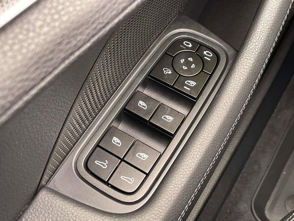 Certified 2024 Porsche Panamera 4 image 38