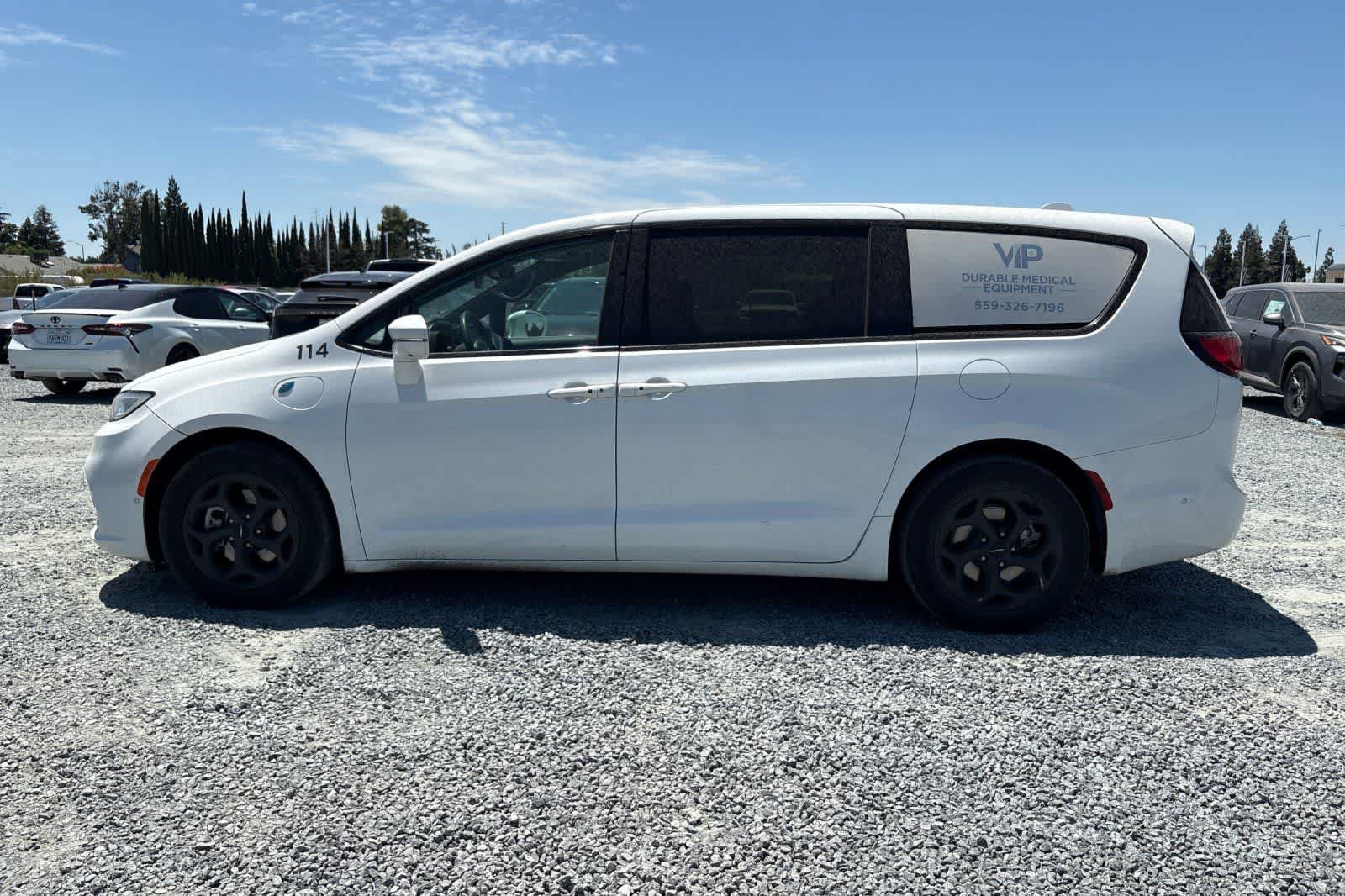 Used 2022 Chrysler Pacifica Limited w/ S Appearance Package FWD image 6