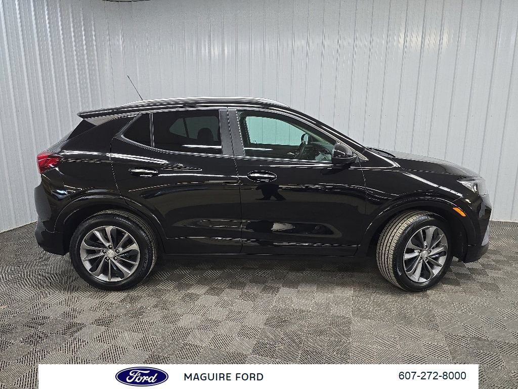 Used 2023 Buick Encore GX Select w/ Sport Touring Package AWD/4WD image 2