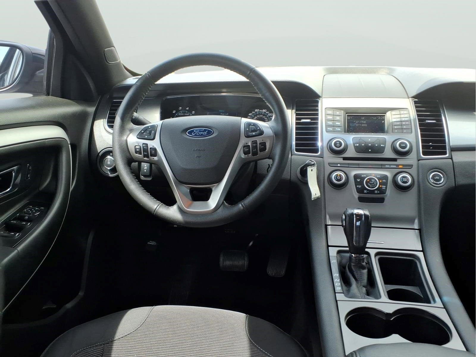 Used 2018 Ford Taurus SEL FWD image 10