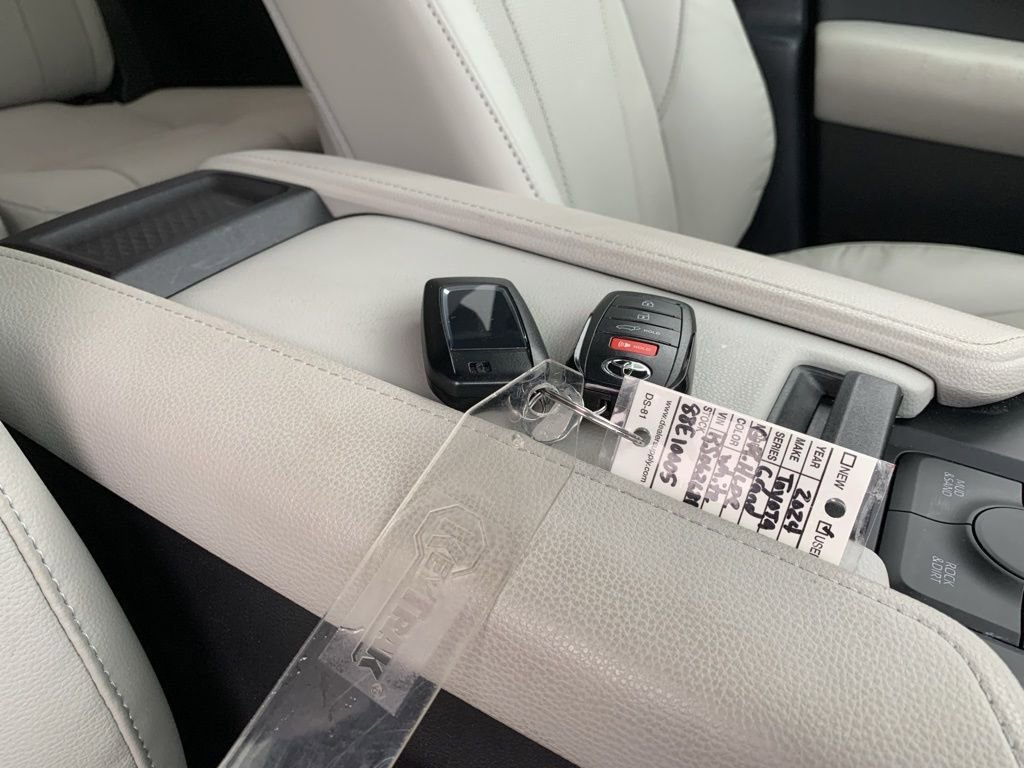 Used 2024 Toyota Grand Highlander Limited image 33