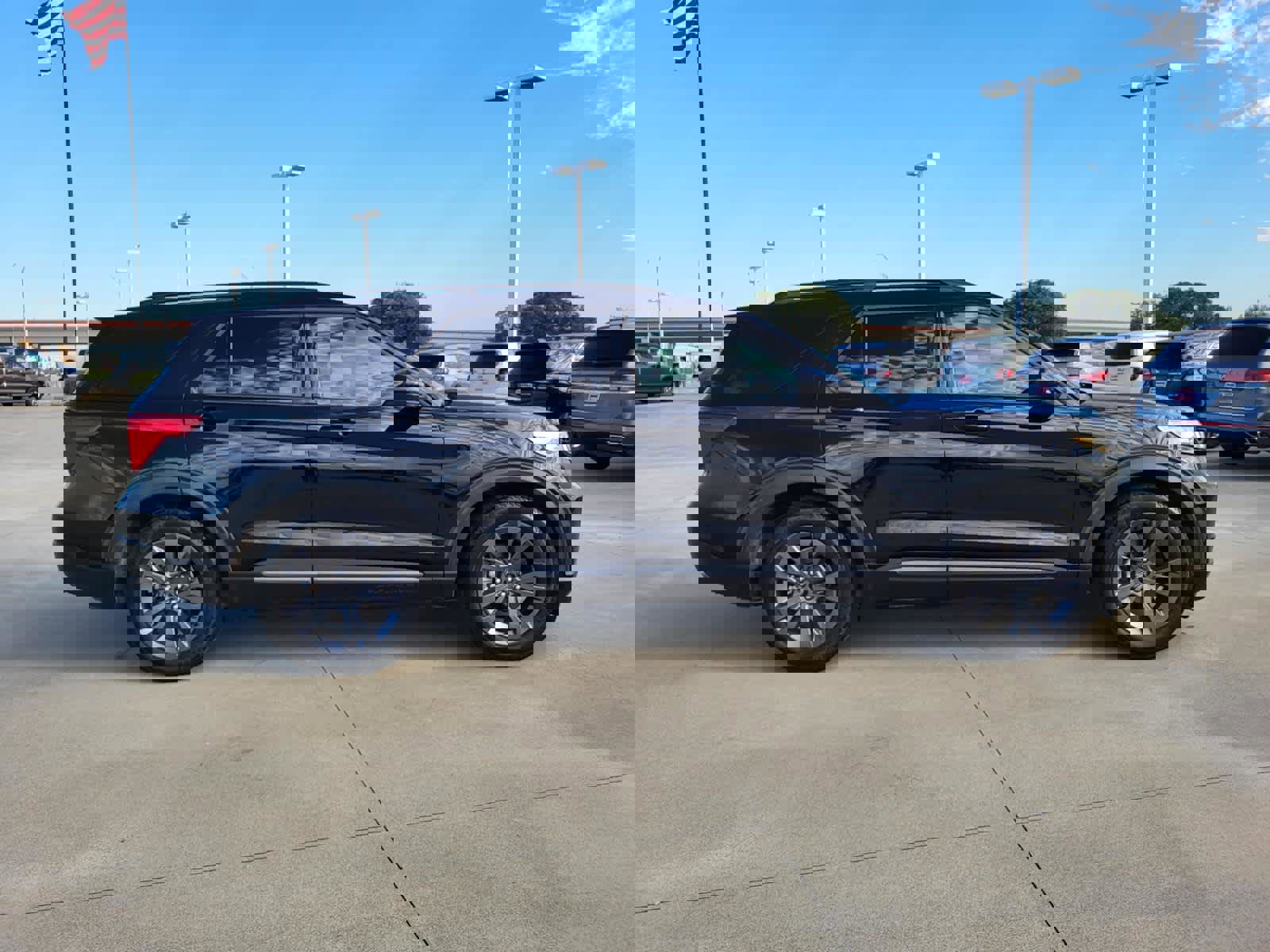 Used 2023 Ford Explorer XLT w/ Equipment Group 202A image 6