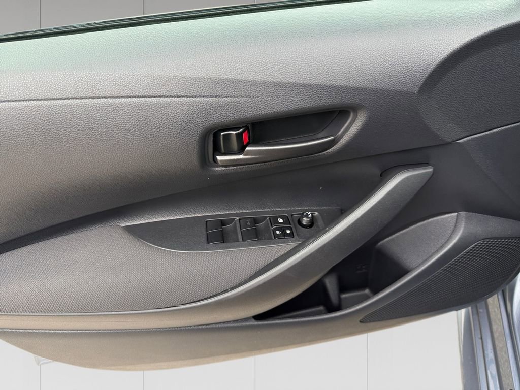 Used 2025 Toyota Corolla LE w/ LE Premium Package image 11