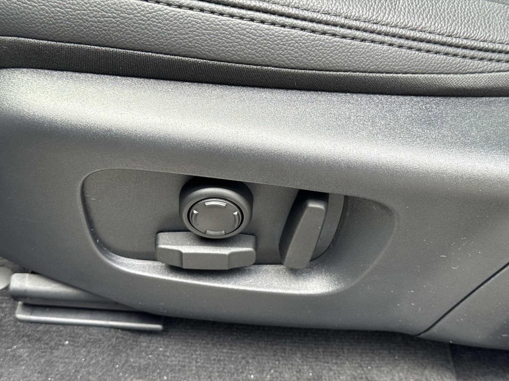 New 2026 Land Rover Range Rover Evoque Dynamic SE image 30