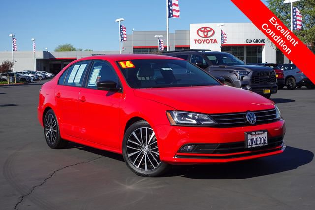 Used 2016 Volkswagen Jetta Sport w/ Lighting Package image 2