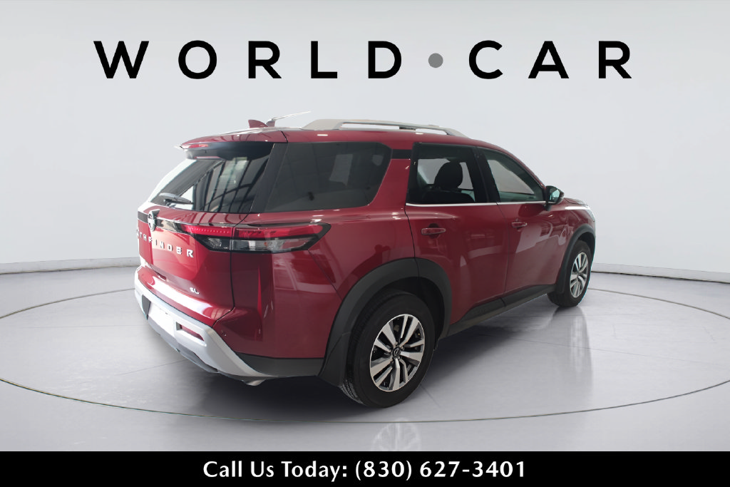 Used 2024 Nissan Pathfinder SL FWD image 3