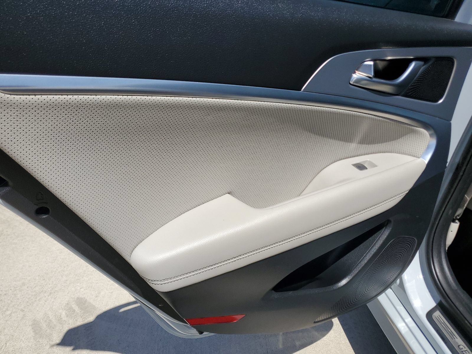 Used 2019 Genesis G70 2.0T Advanced w/ Elite Package RWD image 40