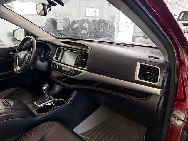 Used 2016 Toyota Highlander XLE AWD/4WD image 12