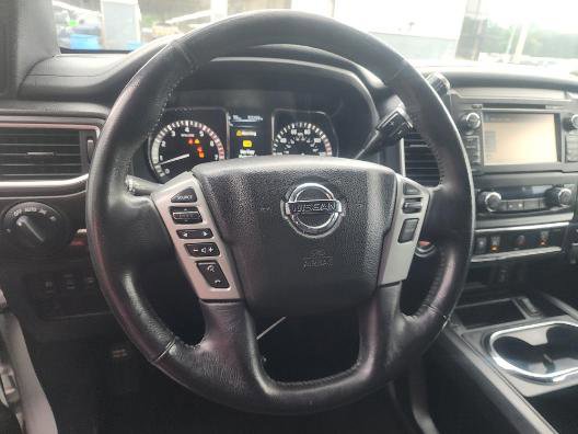 Used 2018 Nissan Titan SV w/ SV Convenience Package RWD image 5