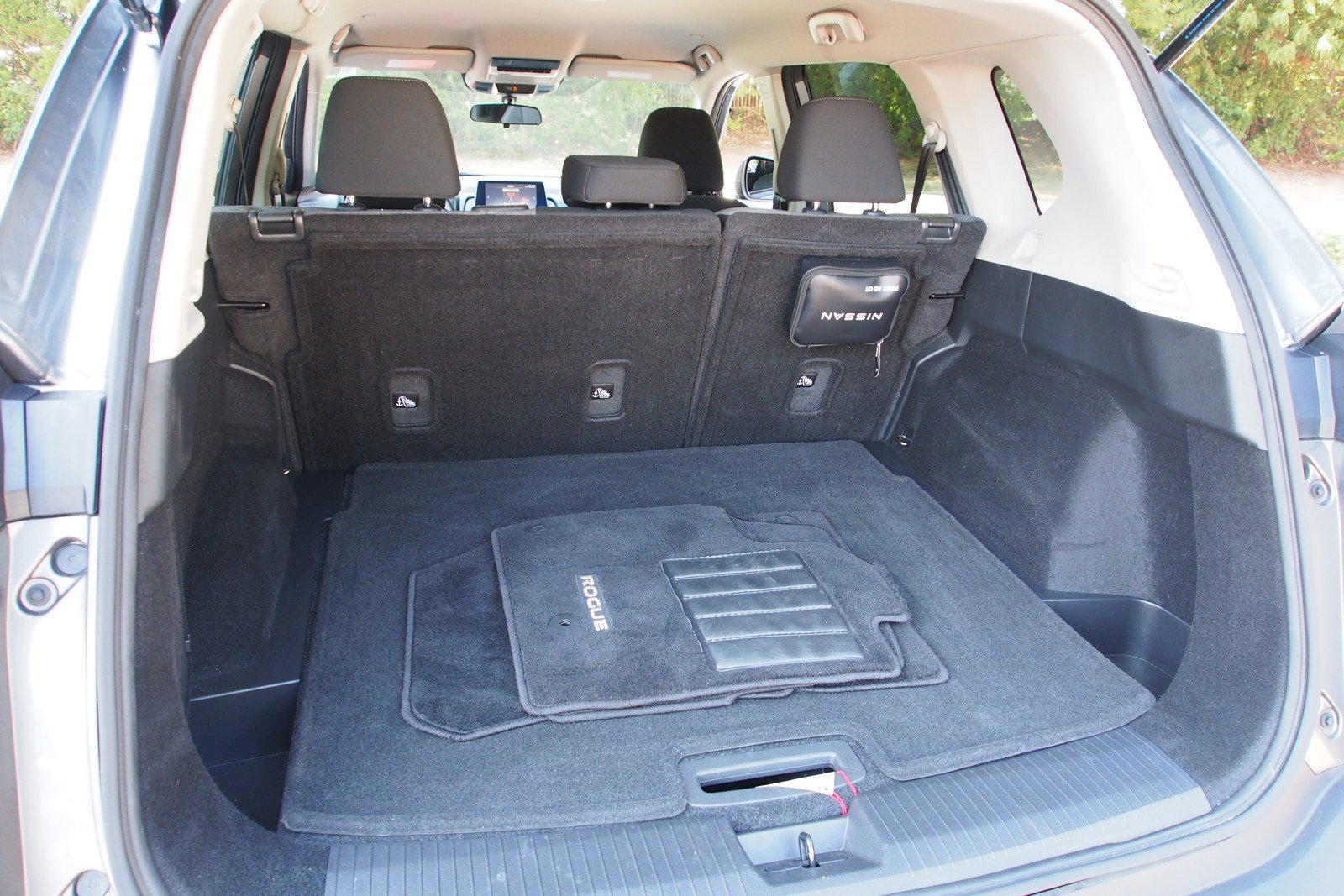 Used 2023 Nissan Rogue SV FWD image 14