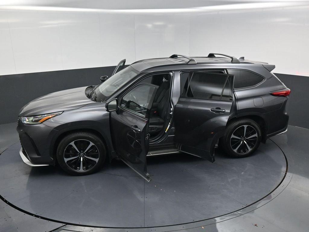 Used 2021 Toyota Highlander XSE image 26