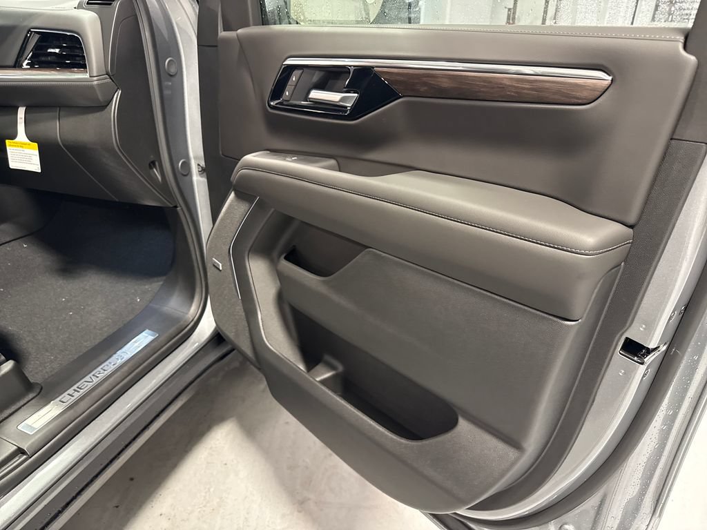 New 2026 Chevrolet Suburban Z71 w/ Z71 Off-Road Package AWD/4WD image 40
