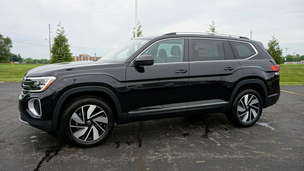 New 2025 Volkswagen Atlas SEL image 2