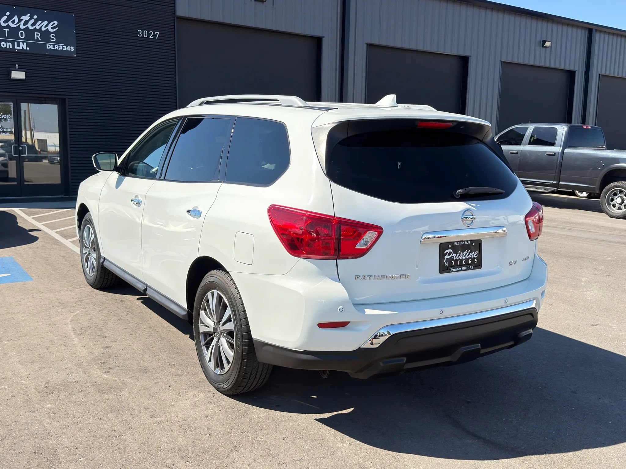 Used 2020 Nissan Pathfinder SV AWD/4WD image 4
