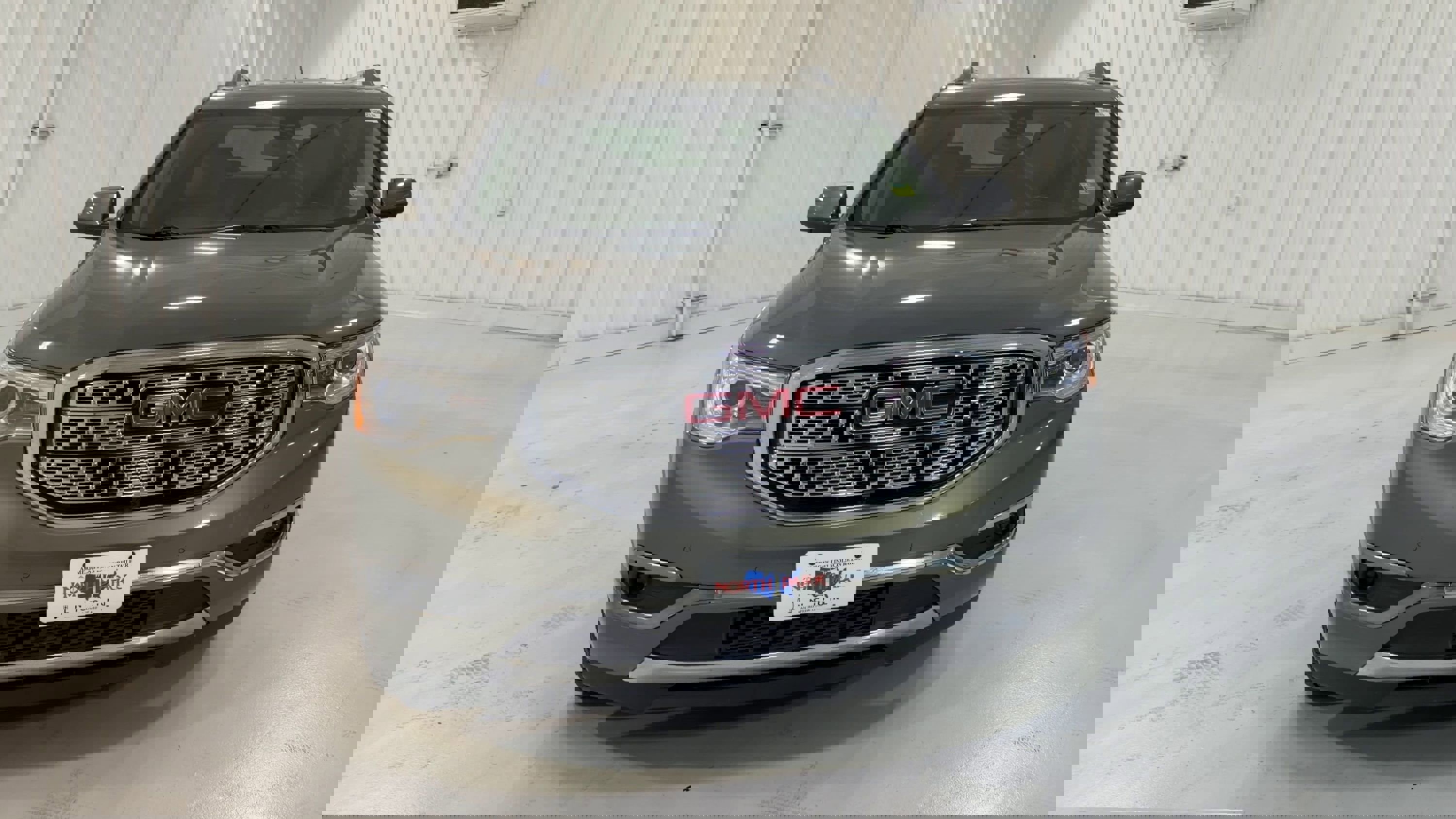 Used 2018 GMC Acadia Denali w/ Technology Package image 4