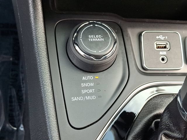 Used 2020 Jeep Cherokee Limited AWD/4WD image 24