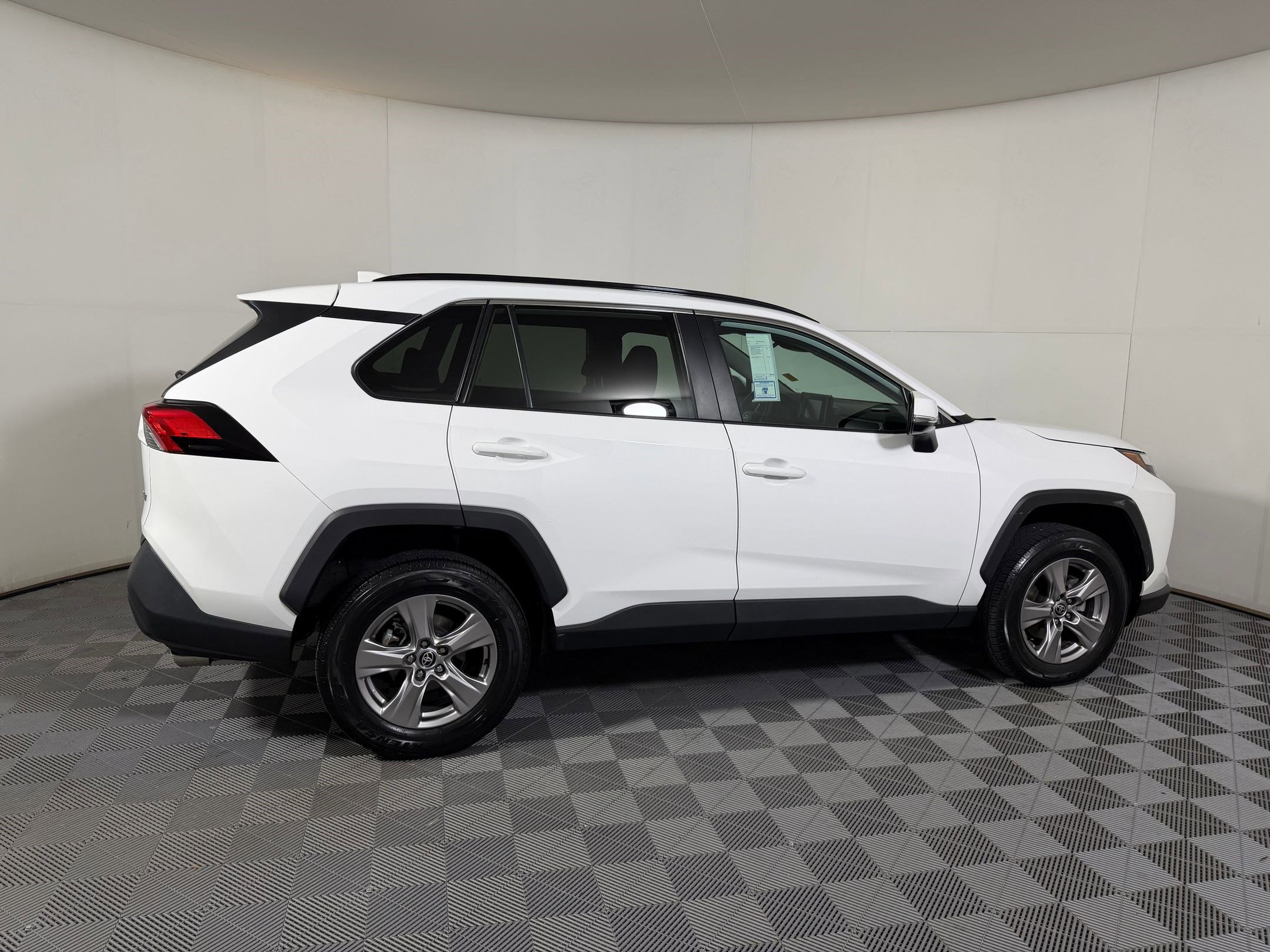 Used 2022 Toyota RAV4 XLE FWD image 7