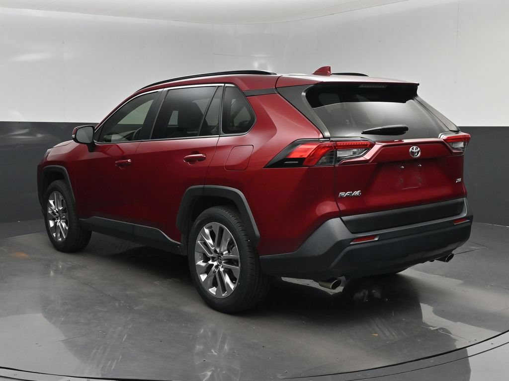 Used 2022 Toyota RAV4 XLE Premium FWD image 4