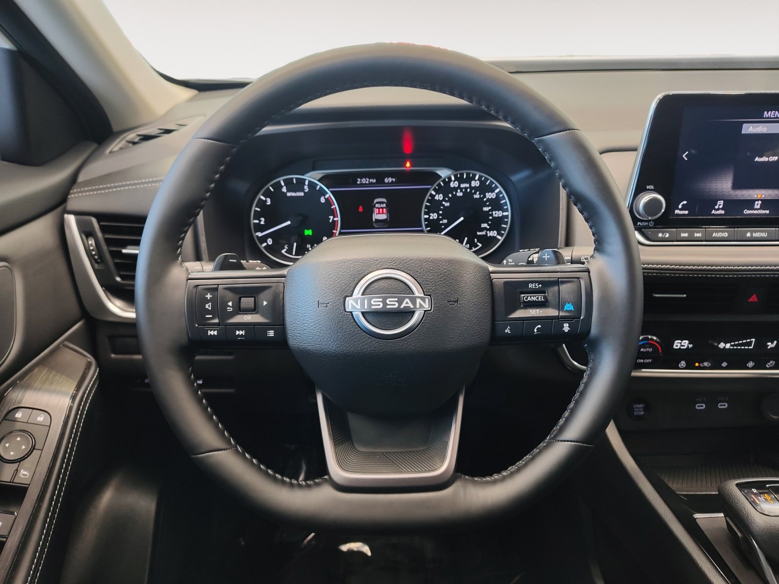 Used 2025 Nissan Rogue SV w/ SV Premium Package FWD image 15