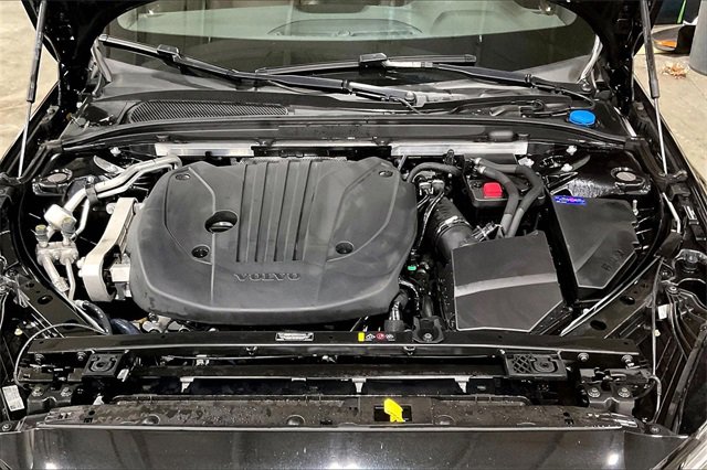 Certified 2025 Volvo V60 B5 Cross Country Plus image 11