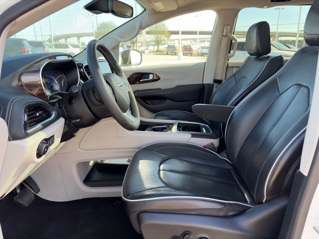 Used 2023 Chrysler Pacifica Limited FWD image 13