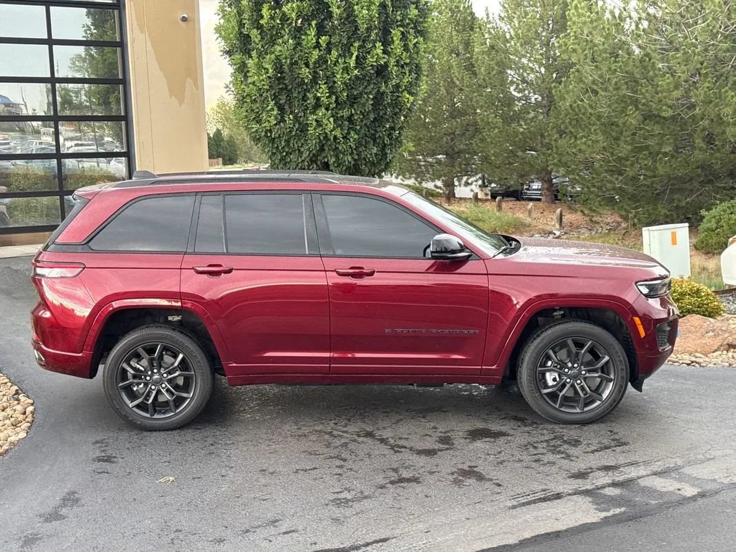 Used 2023 Jeep Grand Cherokee 30th Anniversary AWD/4WD image 43