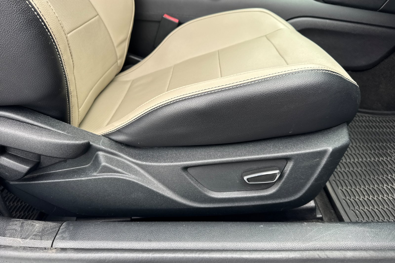 Used 2015 Ford Mustang Premium RWD image 22