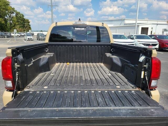 Used 2020 Toyota Tacoma SR5 image 10