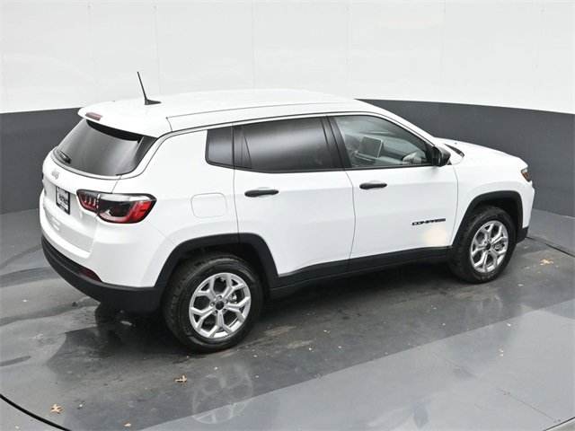 Used 2025 Jeep Compass Sport image 29