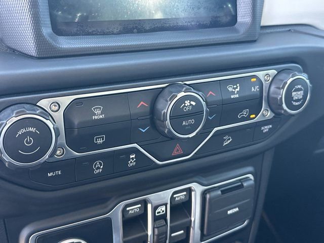 Used 2019 Jeep Wrangler Unlimited Sahara w/ Uconnect 4C Nav & Sound Group AWD/4WD image 32