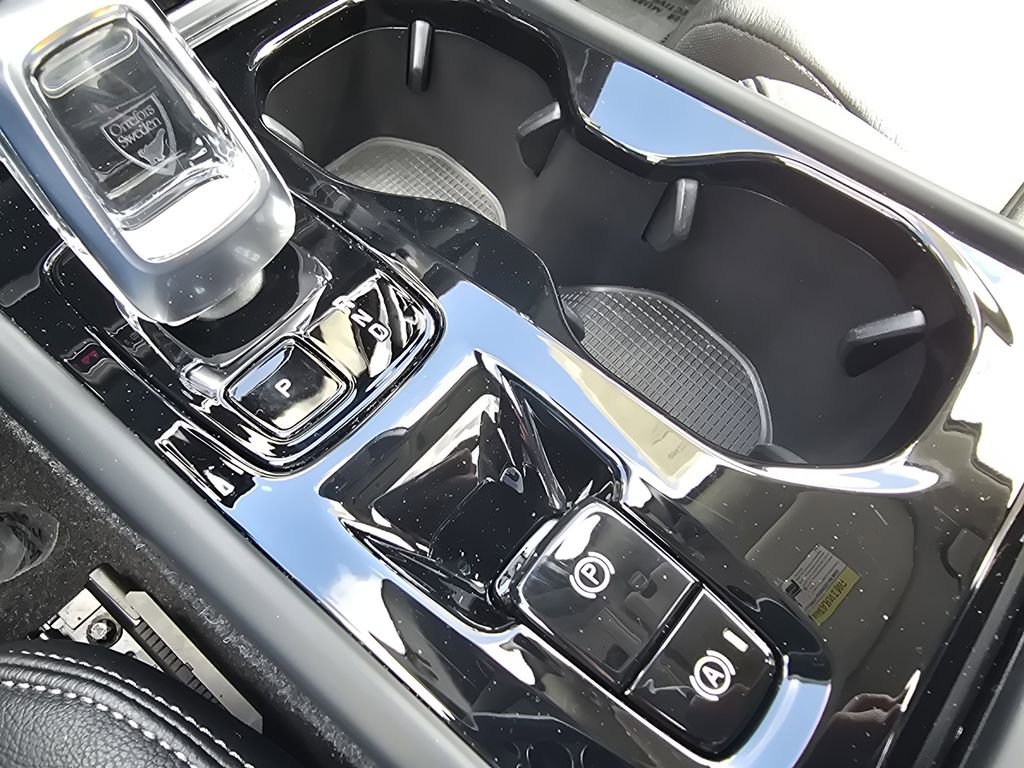 Used 2023 Volvo XC40 B5 Plus w/ Protection Package Premier image 31