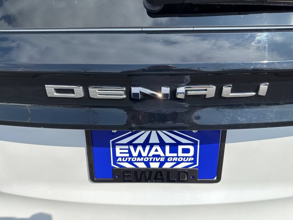 Used 2025 GMC Acadia Denali w/ LPO, Floor Liner Package AWD/4WD image 30
