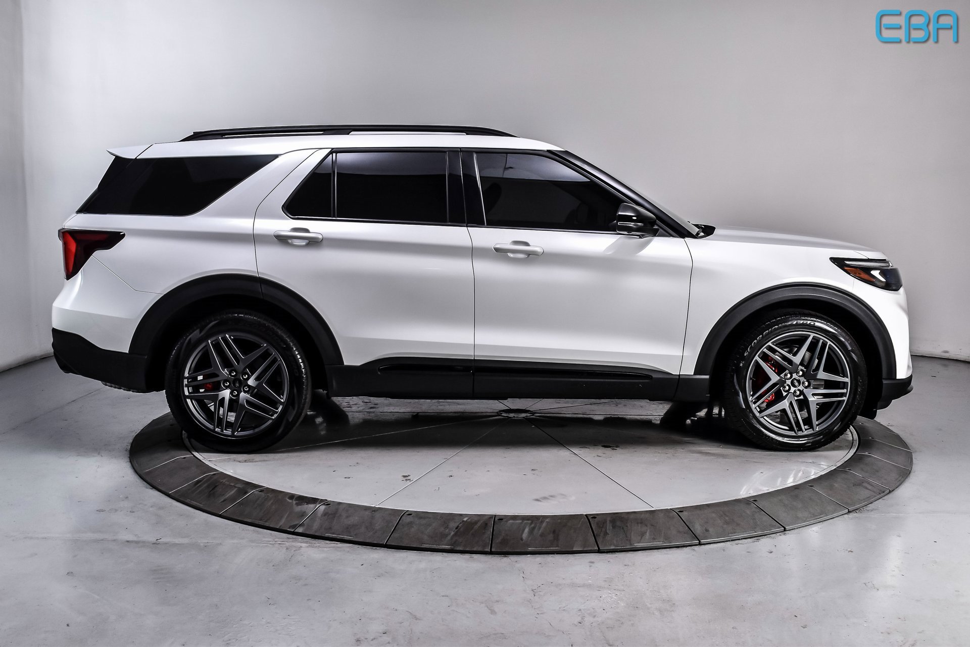 Used 2025 Ford Explorer ST w/ Sun And Sound Package image 8