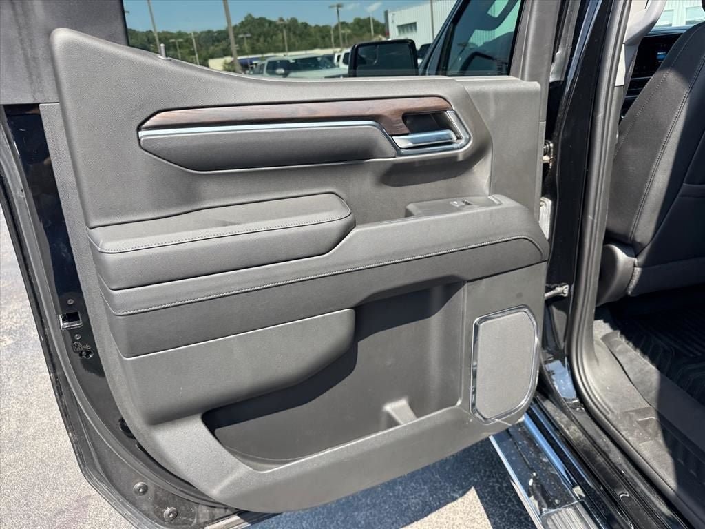 Used 2023 GMC Sierra 1500 SLT w/ SLT Premium Package AWD/4WD image 17