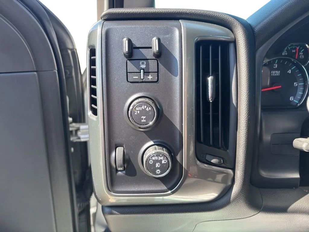 Used 2018 Chevrolet Silverado 1500 LT w/ All Star Edition AWD/4WD image 14