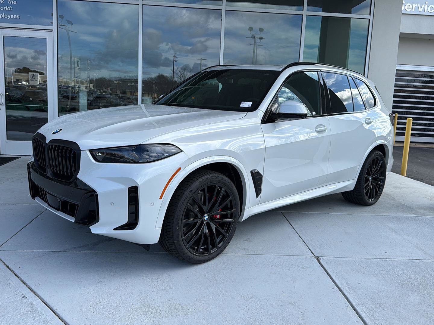 New 2026 BMW X5 sDrive40i image 2