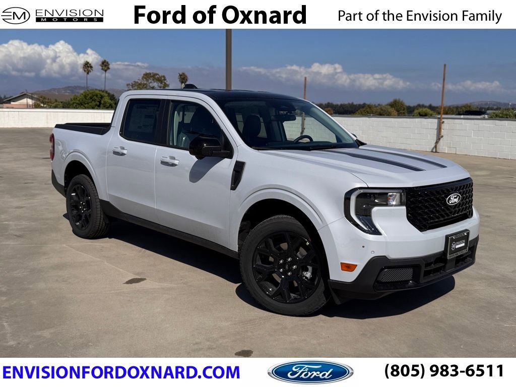 New 2025 Ford Maverick Lariat w/ Black Appearance Package
