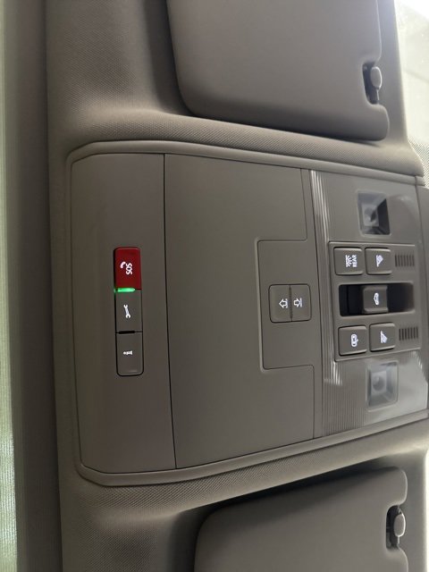 Used 2023 Volkswagen Atlas SEL R-Line image 37