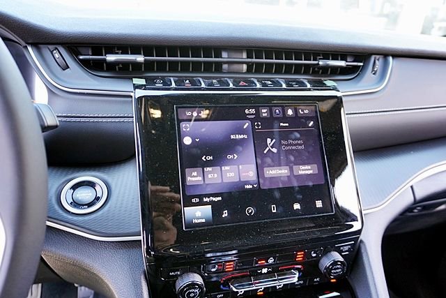 New 2025 Jeep Grand Cherokee L Altitude X image 30