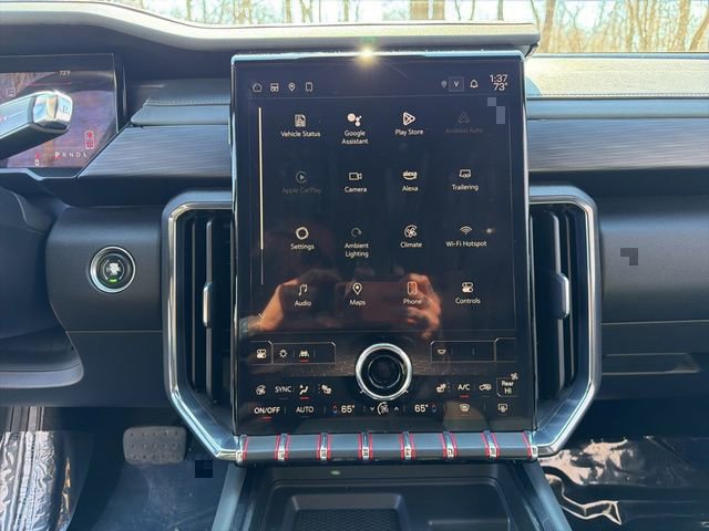 Used 2024 GMC Acadia AT4 w/ Luxury Package image 26