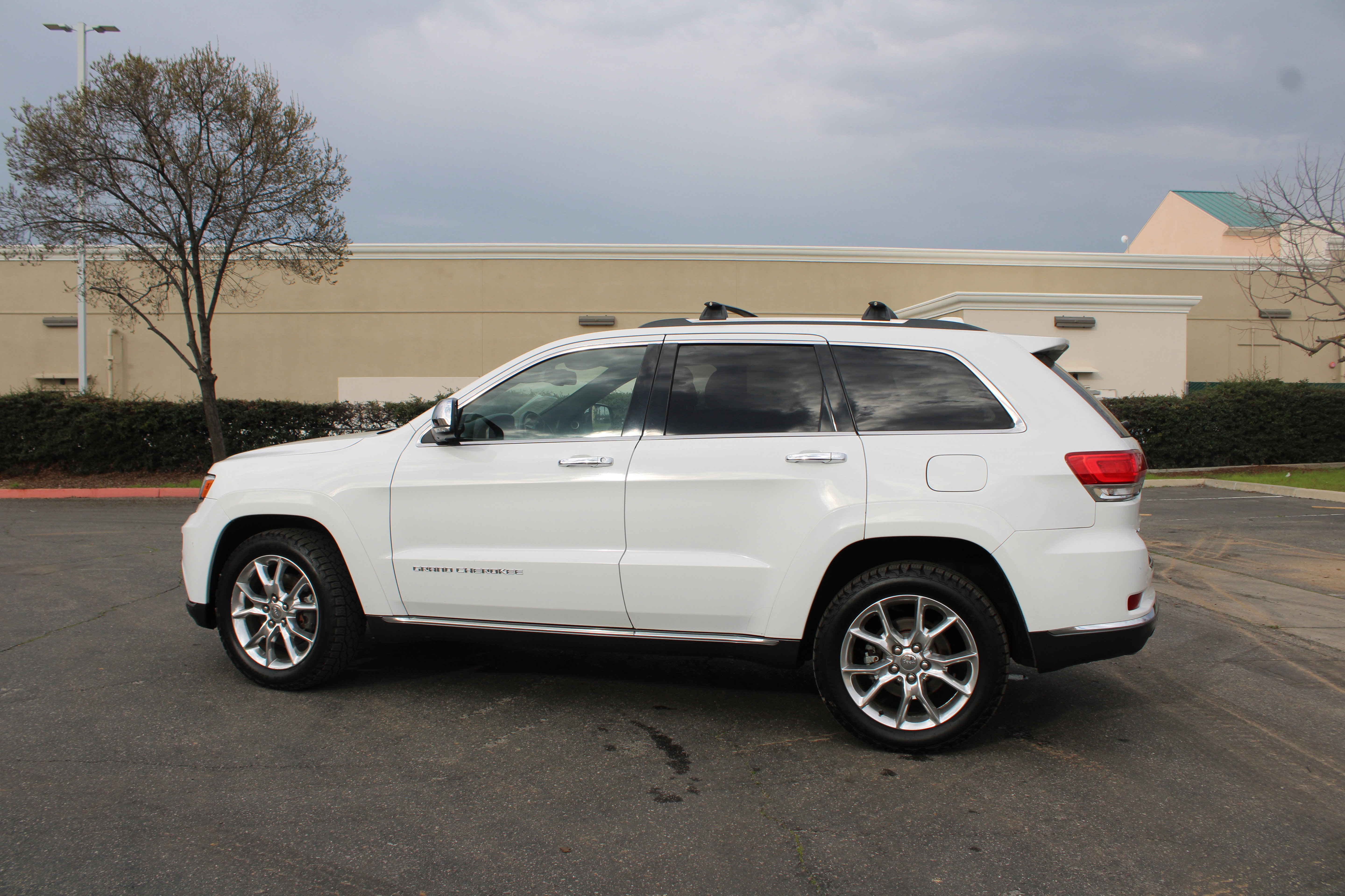 Used 2014 Jeep Grand Cherokee Summit AWD/4WD image 10