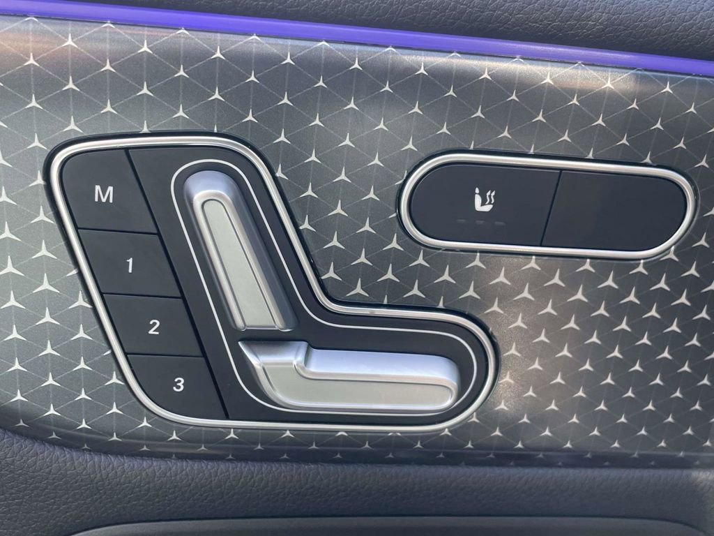 Used 2025 Mercedes-Benz GLA 250 4MATIC image 15