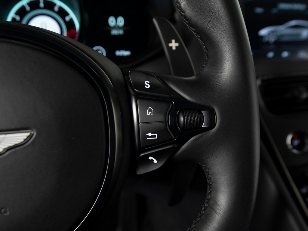 Used 2022 Aston Martin DBS Superleggera RWD image 19