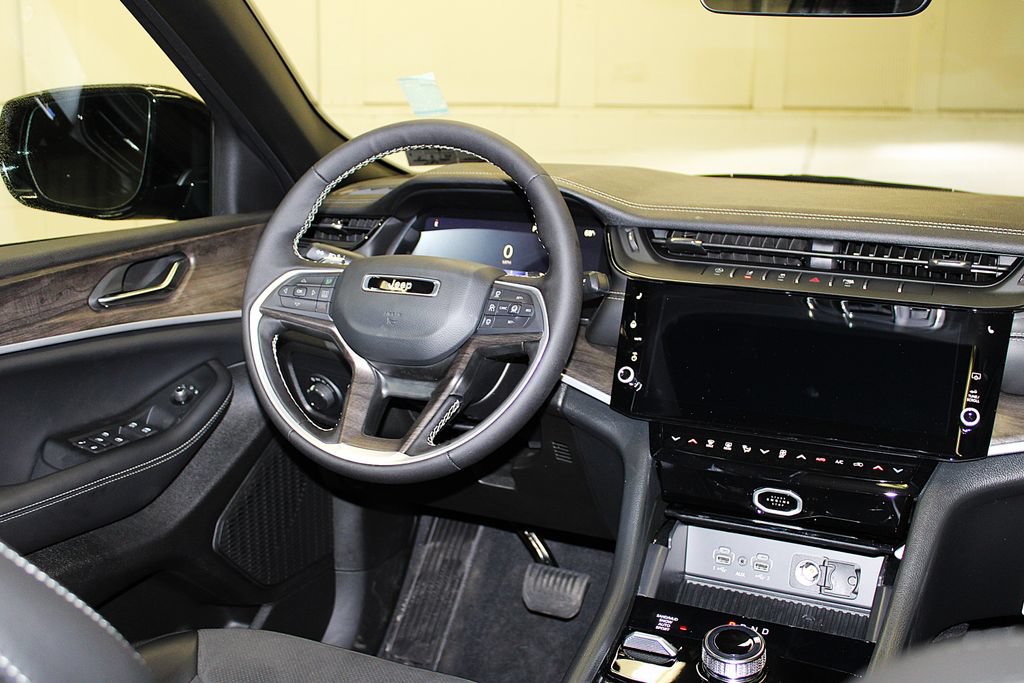 New 2026 Jeep Grand Cherokee Altitude AWD/4WD image 13