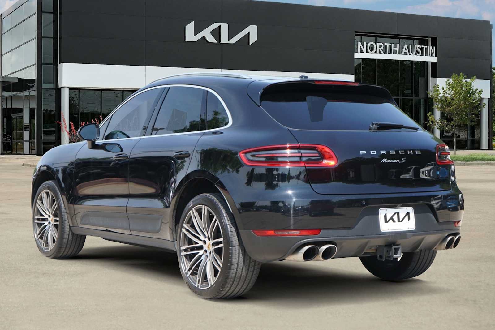 Used 2017 Porsche Macan S AWD/4WD image 4