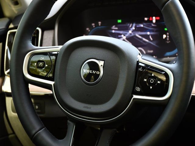 Used 2025 Volvo XC90 T8 Plus w/ Protection Package Premier AWD/4WD image 20