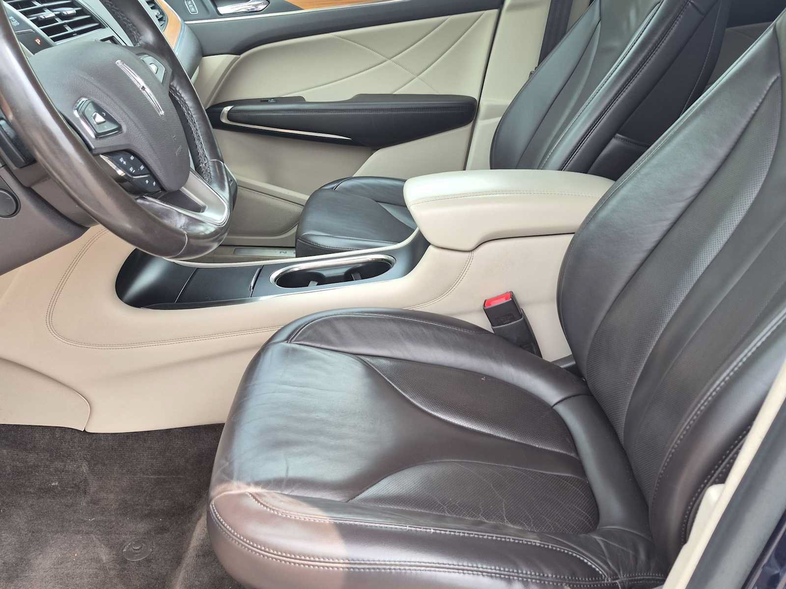 Used 2017 Lincoln MKC Select w/ Select Plus Package AWD/4WD image 16