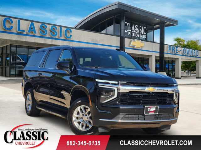 Used 2025 Chevrolet Suburban LS RWD image 1