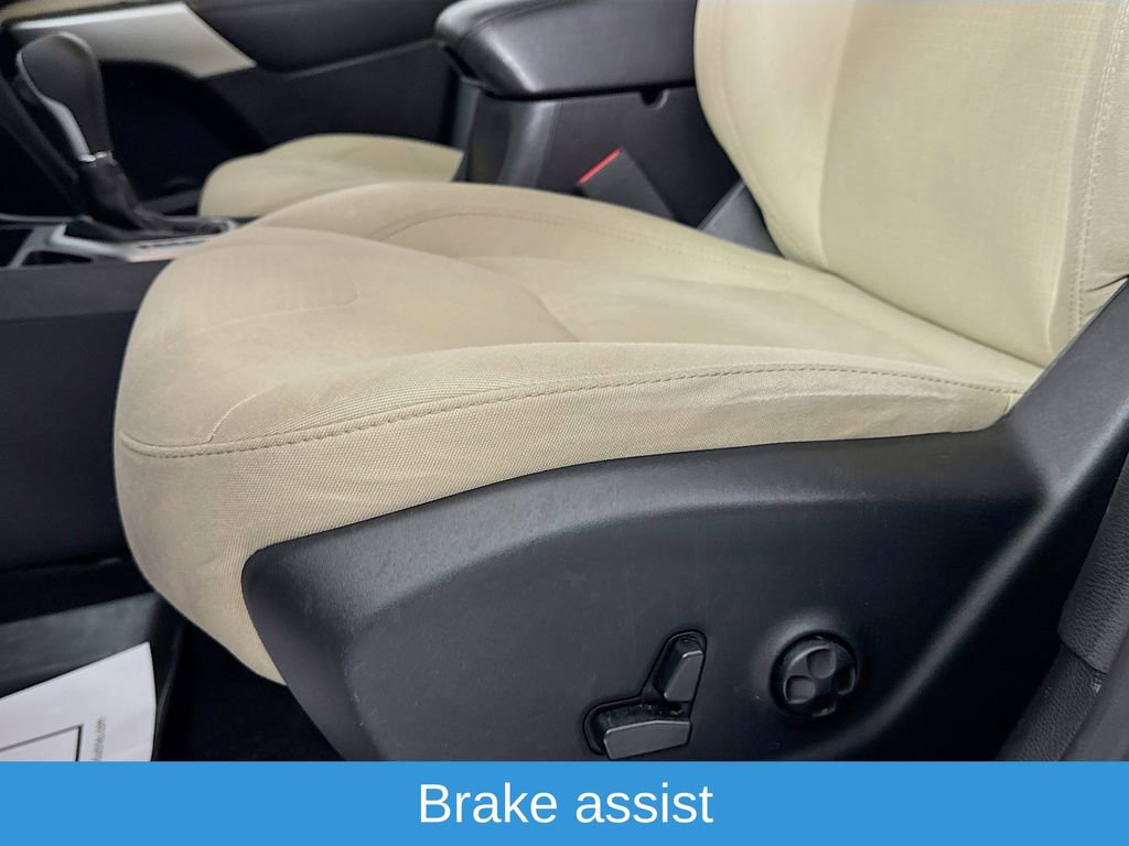 Used 2017 Jeep Cherokee Latitude w/ Comfort/Convenience Group image 24