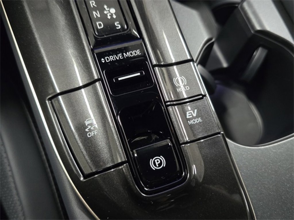 New 2025 Toyota Crown Signia image 4